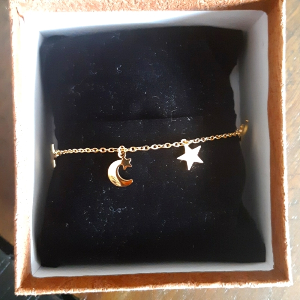 Jewelries/ Braclets